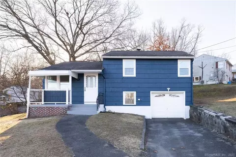 29 Longmeadow Dr, Waterbury, CT 06706
