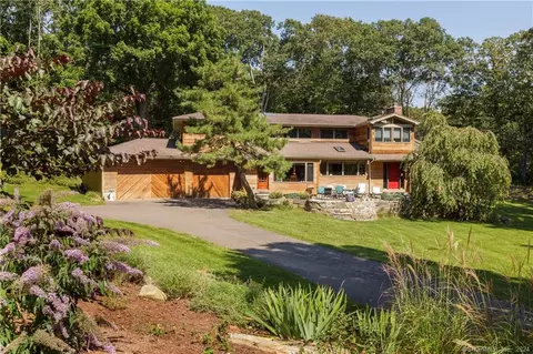 201 Saw Mill Rd, Guilford, CT 06437