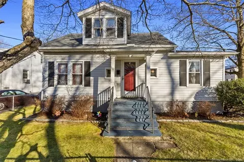 110 Wiebe Ave, Stratford, CT 06614