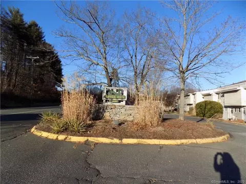 220 Main St #2F, New Hartford, CT 06057