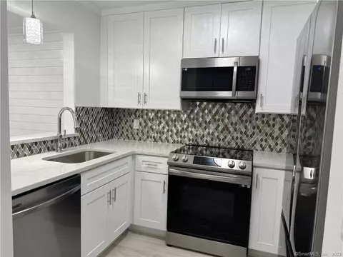 71 Far View Cmns #71, Southbury, CT 06488