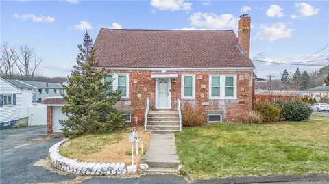 141 Canton St, West Haven, CT 06516