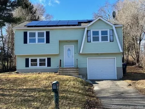 49 Nutmeg Dr, Torrington, CT 06790