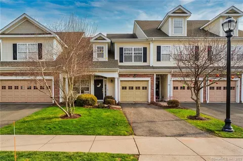 46 Park Place Cir #46, West Hartford, CT 06110
