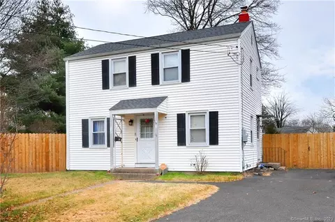 16 Oval Ln, Manchester, CT 06040