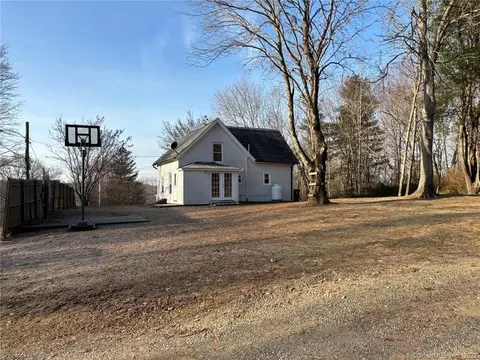20 Fleming St, Norwich, CT 06360