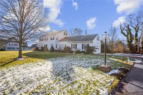 20 Yowago Ave, Branford, CT 06405