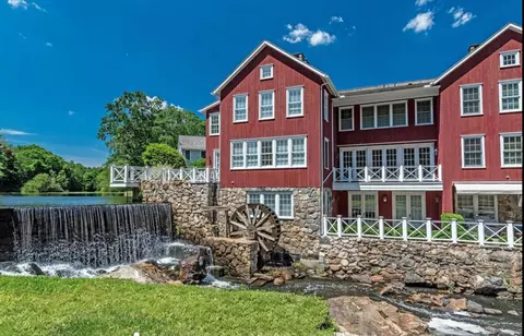 55 Jelliff Mill Rd #55, New Canaan, CT 06840