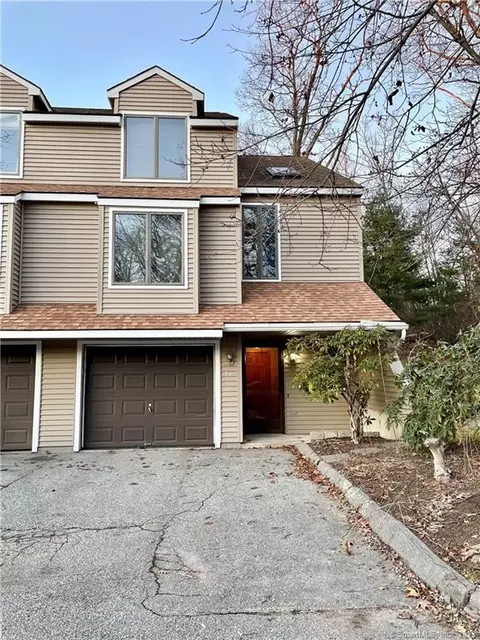 13 Westside Dr #94, North Grosvenor Dale, CT 06255