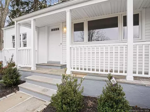 138 Wood Ridge Dr, Stamford, CT 06905