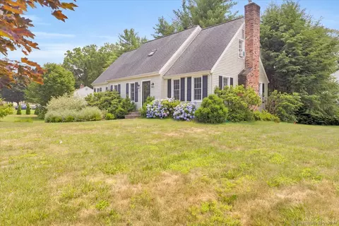 105 White Oak Dr, Southington, CT 06489