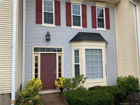 105 Cambridge Cmns #105, Middletown, CT 06457