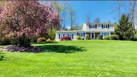 20 Eastview Dr, New Fairfield, CT 06812