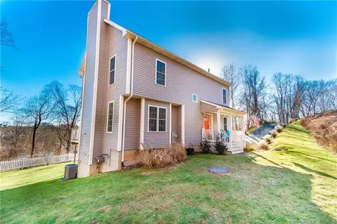60 Nutmeg Hill Rd, Hamden, CT 06518