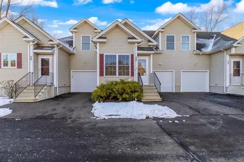 24 County Walk Ln #24, East Haven, CT 06512