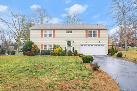 11 Kingsbury Rd, Norwalk, CT 06851