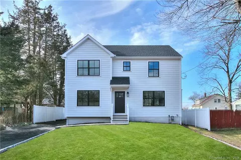 8 Poplar St, Norwalk, CT 06855