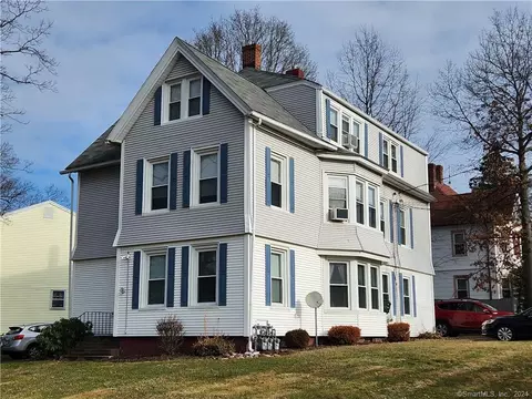 82 Chestnut St, Manchester, CT 06040