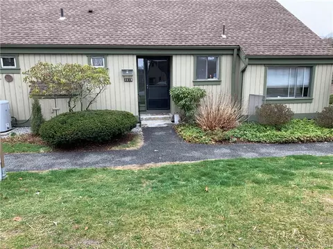 321 Heritage Vlg #321B, Southbury, CT 06488