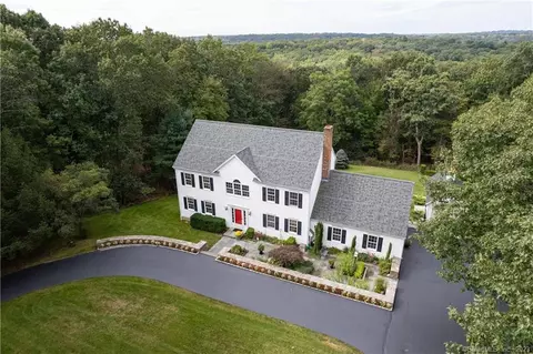 7 Chestnut Ct, Guilford, CT 06437