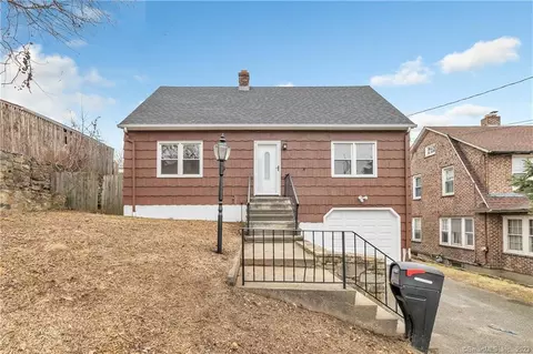 96 Dean Pl, Bridgeport, CT 06610