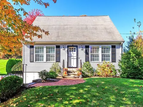 105 Barberry Ln, Meriden, CT 06451