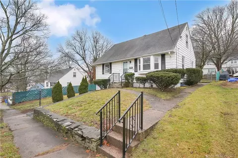 22 Westerfield Rd, Hamden, CT 06514