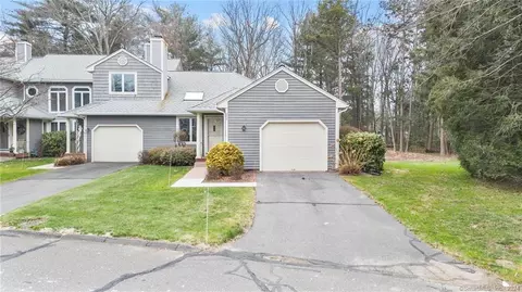 292 Castlewood Dr #292, Bloomfield, CT 06002