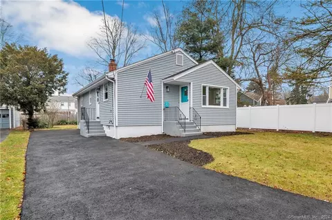 24 Oakwood St, Stratford, CT 06614