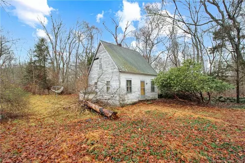 105 N Anguilla Rd, Stonington, CT 06379