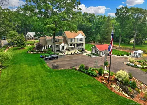 7 Flax Mill Ln, Milford, CT 06461