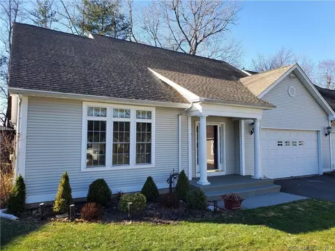 11 Dobson Commons Cir #11, Vernon, CT 06066