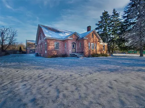 77 Pease Rd, Woodbridge, CT 06525
