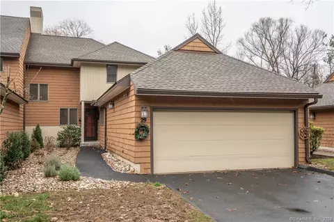 29 Bathcrescent Ln #29, Bloomfield, CT 06002