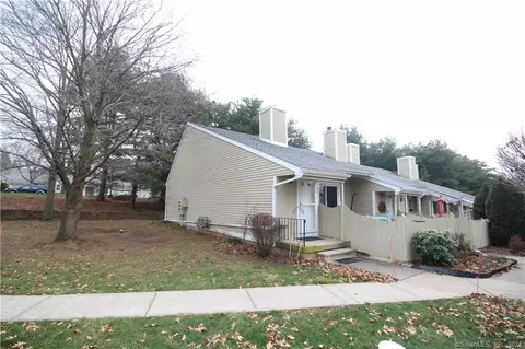 395 Lakeview Dr #395, Southington, CT 06489