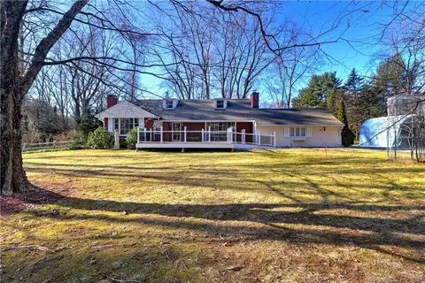 20 Milhaven Rd, Woodbridge, CT 06525