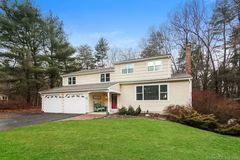 47 Munnisunk Dr, Simsbury, CT 06070