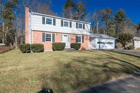 35 Oakwood St, Enfield, CT 06082