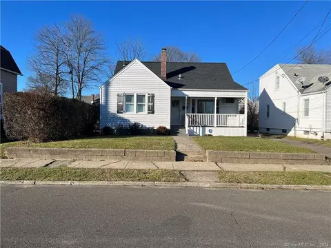 704 Thorme St, Bridgeport, CT 06606
