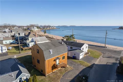 2 Waverly Rd, Branford, CT 06405