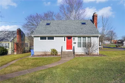 35 Bretton Rd, Manchester, CT 06042