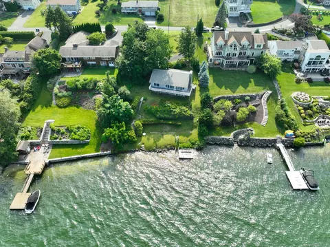 60 Arrowhead Rd, Brookfield, CT 06804
