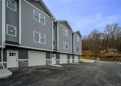 243 Echo Lake Rd #D-6, Watertown, CT 06795