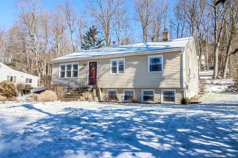 901 Lakeside Rd, Southbury, CT 06488