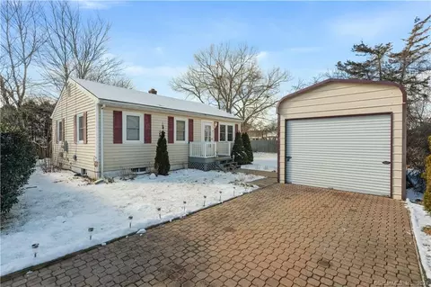 1 Joliet Ct, Groton, CT 06340