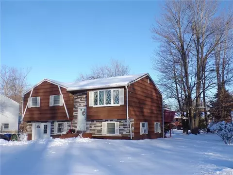 27 Diana Dr, Bloomfield, CT 06002