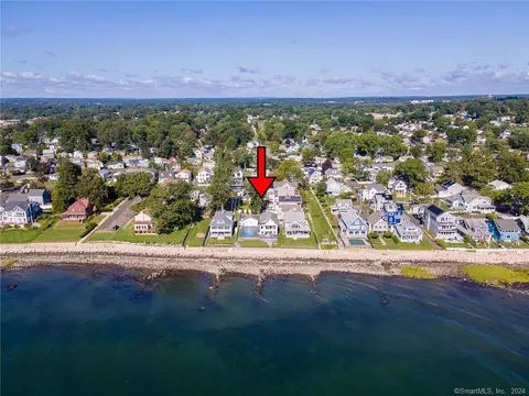 1 Woody Crst, West Haven, CT 06516
