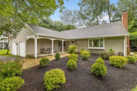 34 Beechwood Ln, Berlin, CT 06037