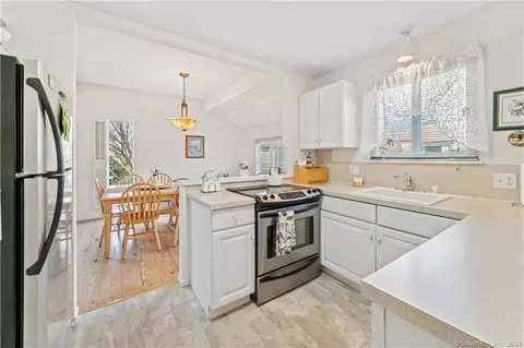 789 Heritage Vlg #B, Southbury, CT 06488