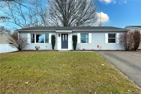 14 Alpha St, Milford, CT 06460